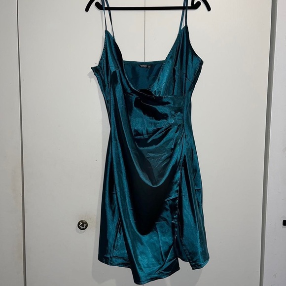 Silk green midi wrap dress - Picture 2 of 3